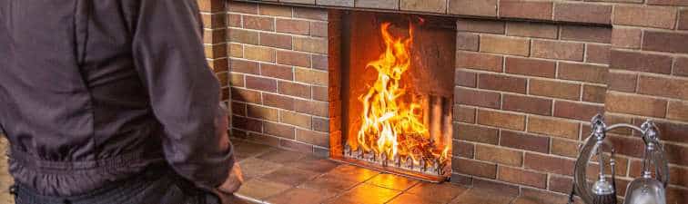 Les dangers d’utiliser une buche de ramonage pour le nettoyage de votre cheminée